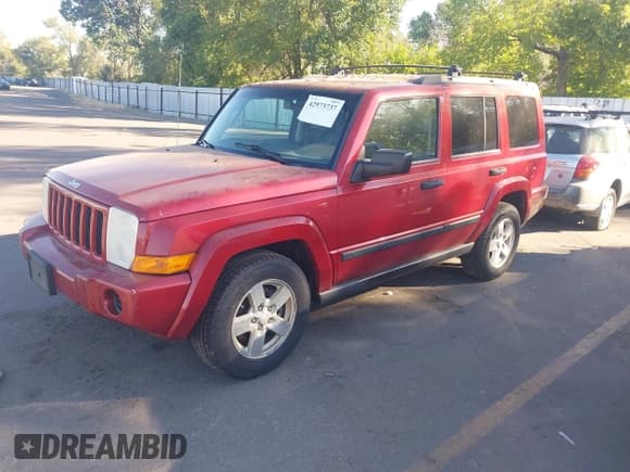 ✅ 2006 Jeep Commander • VIN: 1J8HG48K26C242171 • Lot: 42973737. Wystawiony na IAAI z przebiegiem 154 303 mil. Bezpłatny archiwum sprzedaży aukcyjnych z USA i szczegółowy raport historii pojazdu na DreamBid. Zdjęcie 2.