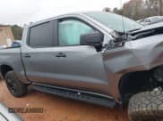 ✅ 2023 Chevrolet Silverado 1500 Custom Trail Boss • VIN: 3GCPDCEK0PG165602 • Lot: 41040300. Wystawiony na IAAI z przebiegiem 16 800 mil. Bezpłatny archiwum sprzedaży aukcyjnych z USA i szczegółowy raport historii pojazdu na DreamBid. Zdjęcie 13.