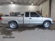 ✅ 2003 Chevrolet S-10 LS • VIN: 1GCCS19X538117656 • Лот: 41372508. Опубликован ранее на IAAI с пробегом 250 427 миль. Бесплатный доступ к архиву аукционных продаж из США и подробный отчёт об истории автомобиля на DreamBid. Изображение 13.