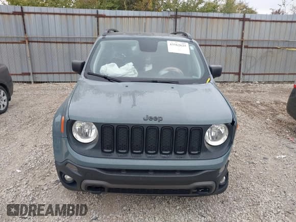 ✅ 2018 Jeep Renegade Sport • VIN: ZACCJBAB4JPH46257 • Lot: 43562625. Listed on IAAI with 130,722 mi. Free auction sales archive from the USA and detailed vehicle history report at DreamBid. Image 12.