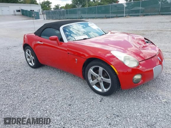 ✅ 2007 Pontiac Solstice • VIN: 1G2MB35B47Y111884 • Lot: 42924963. Listed on IAAI with 184,446 mi. Free auction sales archive from the USA and detailed vehicle history report at DreamBid. Image 1.
