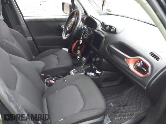 ✅ 2020 Jeep Renegade Sport • VIN: ZACNJBABXLPL53159 • Lot: 43475037. Wystawiony na IAAI z przebiegiem 54 571 mil. Bezpłatny archiwum sprzedaży aukcyjnych z USA i szczegółowy raport historii pojazdu na DreamBid. Zdjęcie 5.