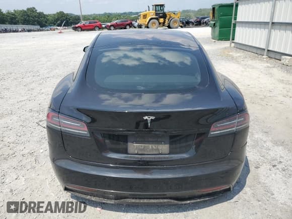 ✅ 2022 Tesla Model S • VIN: 5YJSA1E55NF476513 • Лот: 63302215. Опубликован ранее на Copart с пробегом Не указан. Бесплатный доступ к архиву аукционных продаж из США и подробный отчёт об истории автомобиля на DreamBid. Изображение 6.