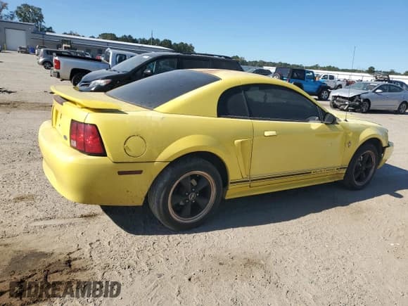 ✅ 2001 Ford Mustang Standard • VIN: 1FAFP40441F163173 • Lot: 91308985. Listed on Copart with 220,222 mi. Free auction sales archive from the USA and detailed vehicle history report at DreamBid. Image 3.