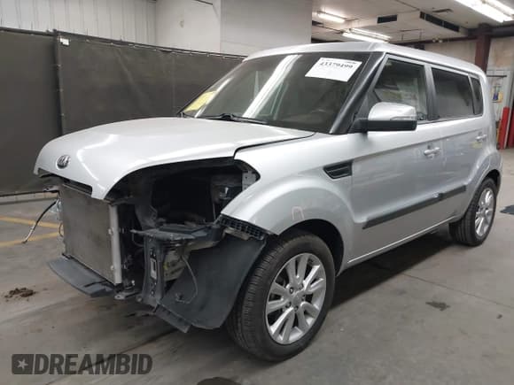 ✅ 2013 Kia Soul + • VIN: KNDJT2A6XD7493015 • Lot: 43379499. Wystawiony na IAAI z przebiegiem 95 326 mil. Bezpłatny archiwum sprzedaży aukcyjnych z USA i szczegółowy raport historii pojazdu na DreamBid. Zdjęcie 2.