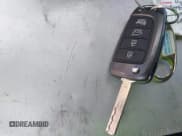 ✅ 2019 Hyundai Santa Fe SE • VIN: 5NMS23AD1KH044131 • Lot: 43237640. Wystawiony na IAAI z przebiegiem 105 619 mil. Bezpłatny archiwum sprzedaży aukcyjnych z USA i szczegółowy raport historii pojazdu na DreamBid. Zdjęcie 11.