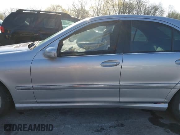 ✅ 2005 Mercedes-Benz C 230 Kompressor • VIN: WDBRF40J35F659991 • Lot: 41952864. Wystawiony na IAAI z przebiegiem Nie podano. Bezpłatny archiwum sprzedaży aukcyjnych z USA i szczegółowy raport historii pojazdu na DreamBid. Zdjęcie 12.