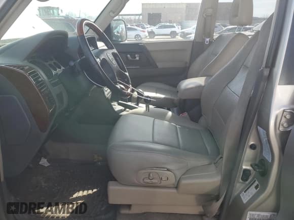 ✅ 2004 Mitsubishi Montero Limited • VIN: JA4MW51S44J004933 • Lot: 46561465. Listed on Copart with 213,714 mi. Free auction sales archive from the USA and detailed vehicle history report at DreamBid. Image 7.