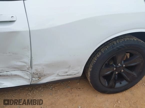 ✅ 2016 Dodge Challenger SXT • VIN: 2C3CDZAG4GH240163 • Lot: 43392879. Wystawiony na IAAI z przebiegiem 137 975 mil. Bezpłatny archiwum sprzedaży aukcyjnych z USA i szczegółowy raport historii pojazdu na DreamBid. Zdjęcie 18.