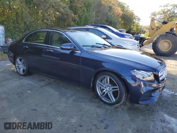 ✅ 2017 Mercedes-Benz E 300 Luxury • VIN: WDDZF4JB5HA030362 • Lot: 85299055. Wystawiony na Copart z przebiegiem Nie podano. Bezpłatny archiwum sprzedaży aukcyjnych z USA i szczegółowy raport historii pojazdu na DreamBid. Zdjęcie 4.