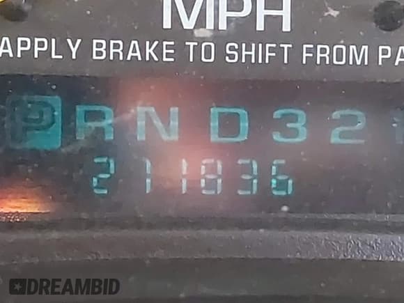 ✅ 2001 Chevrolet Silverado 2500HD LS • VIN: 1GCHK29G11E271582 • Lot: 43714987. Wystawiony na IAAI z przebiegiem 211 836 mil. Bezpłatny archiwum sprzedaży aukcyjnych z USA i szczegółowy raport historii pojazdu na DreamBid. Zdjęcie 16.