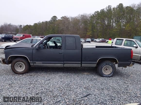 ✅ 1995 Chevrolet Silverado 1500 • VIN: 1GCEC19K5SE147685 • Lot: 41379632. Wystawiony na IAAI z przebiegiem 353 152 mil. Bezpłatny archiwum sprzedaży aukcyjnych z USA i szczegółowy raport historii pojazdu na DreamBid. Zdjęcie 15.