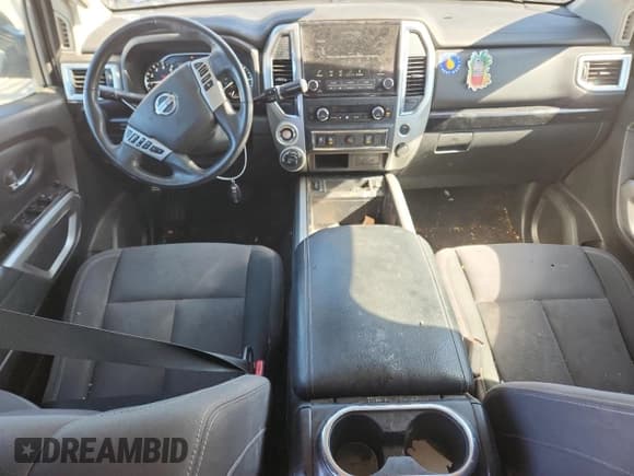 ✅ 2021 Nissan Titan SV • VIN: 1N6AA1ED4MN518766 • Lot: 84835245. Wystawiony na Copart z przebiegiem 128 676 mil. Bezpłatny archiwum sprzedaży aukcyjnych z USA i szczegółowy raport historii pojazdu na DreamBid. Zdjęcie 8.