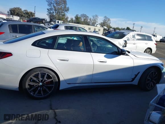 ✅ 2025 BMW i4 eDrive40 • VIN: WBY23HD09SFU19035 • Lot: 41359569. Listed on IAAI with 303 mi. Free auction sales archive from the USA and detailed vehicle history report at DreamBid. Image 13.