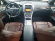 ✅ 2019 Lincoln MKZ Reserve II • VIN: 3LN6L5E94KR629636 • Lot: 90995675. Wystawiony na Copart z przebiegiem 69 338 mil. Bezpłatny archiwum sprzedaży aukcyjnych z USA i szczegółowy raport historii pojazdu na DreamBid. Zdjęcie 8.