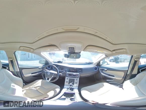 ✅ 2018 Volvo V60 Dynamic • VIN: YV140MEL7J2390381 • Лот: 82303105. Опубликован ранее на Copart с пробегом 129 001 миль. Бесплатный доступ к архиву аукционных продаж из США и подробный отчёт об истории автомобиля на DreamBid. Изображение 14.