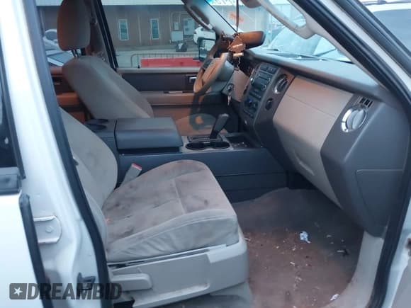 ✅ 2013 Ford Expedition XLT • VIN: 1FMJU1J50DEF30773 • Lot: 40969982. Listed on IAAI with 230,371 mi. Free auction sales archive from the USA and detailed vehicle history report at DreamBid. Image 5.