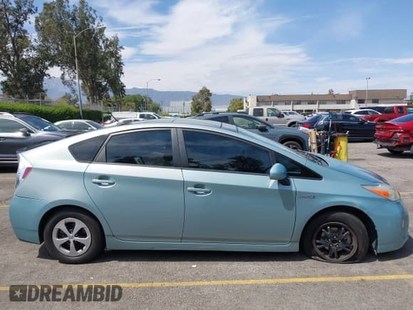✅ 2014 Toyota Prius Four • VIN: JTDKN3DU4E1763200 • Lot: 43035369. Wystawiony na IAAI z przebiegiem 86 278 mil. Bezpłatny archiwum sprzedaży aukcyjnych z USA i szczegółowy raport historii pojazdu na DreamBid. Zdjęcie 14.