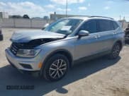 ✅ 2019 Volkswagen Tiguan SE • VIN: 3VV2B7AX7KM137428 • Lot: 43348577. Wystawiony na IAAI z przebiegiem 149 458 mil. Bezpłatny archiwum sprzedaży aukcyjnych z USA i szczegółowy raport historii pojazdu na DreamBid. Zdjęcie 2.
