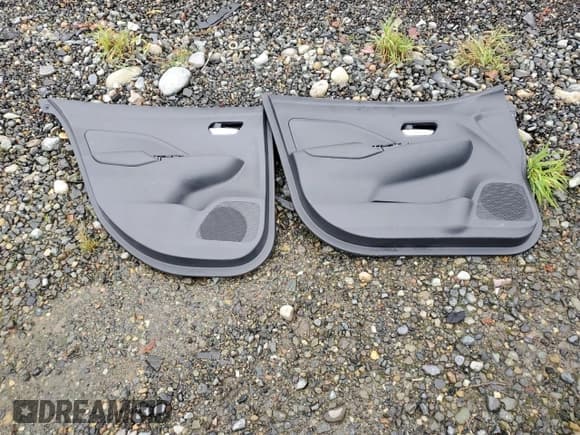 ✅ 2025 Nissan Versa SV • VIN: 3N1CN8EV4SL841670 • Лот: 92852185. Опубликован ранее на Copart с пробегом 17 871 миль. Бесплатный доступ к архиву аукционных продаж из США и подробный отчёт об истории автомобиля на DreamBid. Изображение 12.