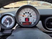 ✅ 2014 MINI Roadster • VIN: WMWSY1C58ET625652 • Lot: 89926545. Wystawiony na Copart z przebiegiem 60 227 mil. Bezpłatny archiwum sprzedaży aukcyjnych z USA i szczegółowy raport historii pojazdu na DreamBid. Zdjęcie 8.