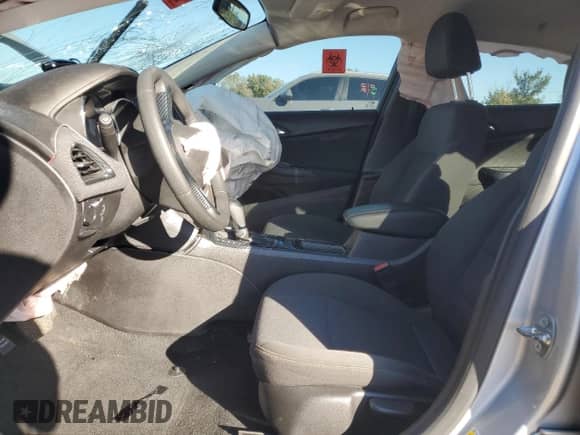 2017 Chevrolet Cruze LS z VIN 1G1BC5SM0H7130191, wystawiony jako Copart lot #85282355 z przebiegiem Nie podano mil oraz Szkoda całkowita • Salvage title. Historia ofert i sprzedaży dostępna na DreamBid. Obrazek 7.