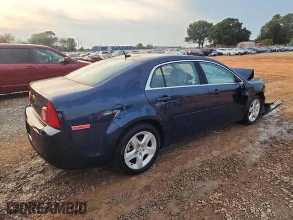 2011 Chevrolet Malibu 1LS z VIN 1G1ZB5E1XBF379694, wystawiony jako Copart lot #83865035 z przebiegiem 120 867 mil mil oraz Szkoda całkowita • Salvage title. Historia ofert i sprzedaży dostępna na DreamBid. Obrazek 3.