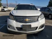 ✅ 2017 Chevrolet Traverse LT • VIN: 1GNKRGKD7HJ267088 • Lot: 82638125. Wystawiony na Copart z przebiegiem 83 811 mil. Bezpłatny archiwum sprzedaży aukcyjnych z USA i szczegółowy raport historii pojazdu na DreamBid. Zdjęcie 5.