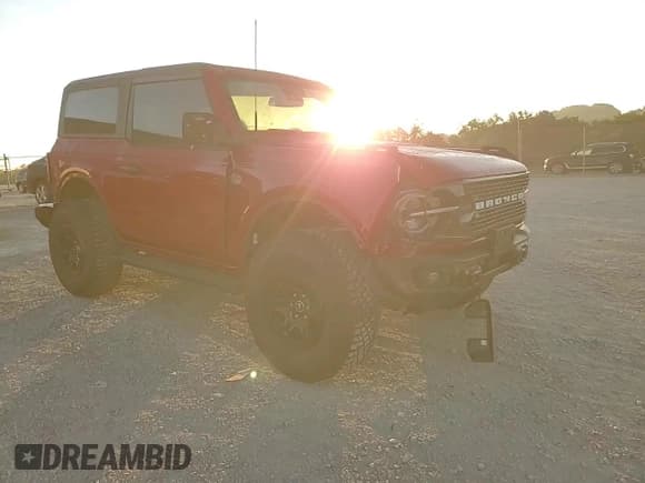 ✅ 2023 Ford Bronco • VIN: 1FMDE5CP4PLB38332 • Lot: 70542935. Listed on Copart with 19,914 mi. Free auction sales archive from the USA and detailed vehicle history report at DreamBid. Image 14.