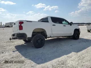 ✅ 2021 Chevrolet Silverado 1500 Custom Trail Boss • VIN: 1GCPYCEF5MZ360355 • Lot: 74922104. Wystawiony na Copart z przebiegiem 126 443 mil. Bezpłatny archiwum sprzedaży aukcyjnych z USA i szczegółowy raport historii pojazdu na DreamBid. Zdjęcie 3.