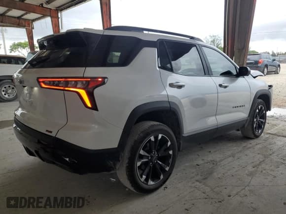 ✅ 2025 Chevrolet Equinox FWD RS • VIN: 3GNAXLEG1SL116294 • Lot: 65972745. Wystawiony na Copart z przebiegiem 4 395 mil. Bezpłatny archiwum sprzedaży aukcyjnych z USA i szczegółowy raport historii pojazdu na DreamBid. Zdjęcie 3.