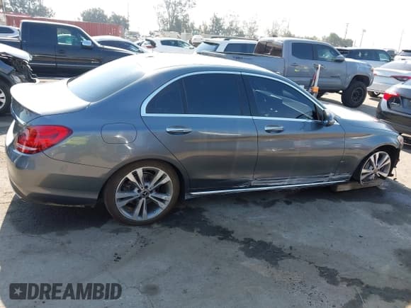 ✅ 2018 Mercedes-Benz C 350e • VIN: 55SWF4HB8JU270326 • Lot: 42899561. Listed on IAAI with 81,258 mi. Free auction sales archive from the USA and detailed vehicle history report at DreamBid. Image 14.