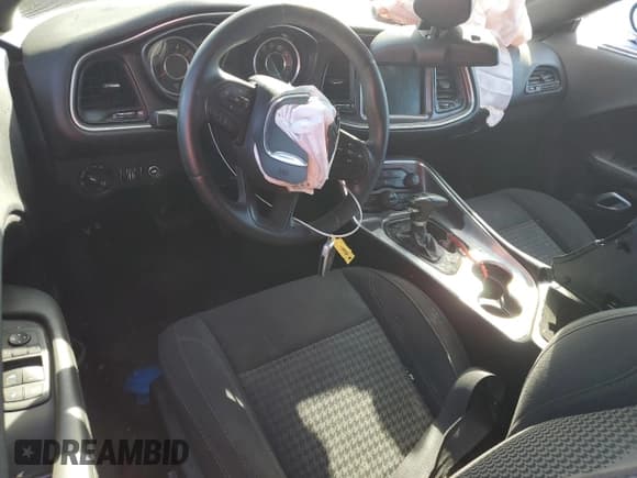 ✅ 2015 Dodge Challenger R/T • VIN: 2C3CDZAT4FH737158 • Lot: 68949764. Wystawiony na Copart z przebiegiem 110 401 mil. Bezpłatny archiwum sprzedaży aukcyjnych z USA i szczegółowy raport historii pojazdu na DreamBid. Zdjęcie 8.