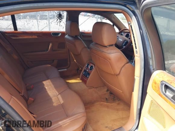 ✅ 2006 Bentley Flying Spur • VIN: SCBBR53W06C039791 • Lot: 42295068. Wystawiony na IAAI z przebiegiem 48 739 mil. Bezpłatny archiwum sprzedaży aukcyjnych z USA i szczegółowy raport historii pojazdu na DreamBid. Zdjęcie 8.