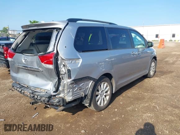 ✅ 2012 Toyota Sienna XLE • VIN: 5TDDK3DC0CS045751 • Lot: 42591445. Listed on IAAI with 196,791 mi. Free auction sales archive from the USA and detailed vehicle history report at DreamBid. Image 4.