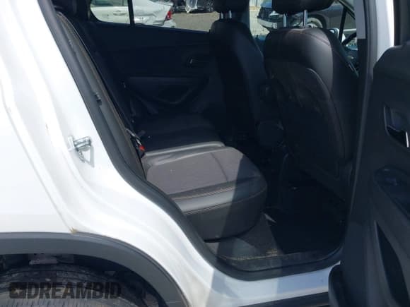 ✅ 2020 Chevrolet Trax LT • VIN: KL7CJPSB0LB057547 • Lot: 42302289. Wystawiony na IAAI z przebiegiem 46 590 mil. Bezpłatny archiwum sprzedaży aukcyjnych z USA i szczegółowy raport historii pojazdu na DreamBid. Zdjęcie 8.