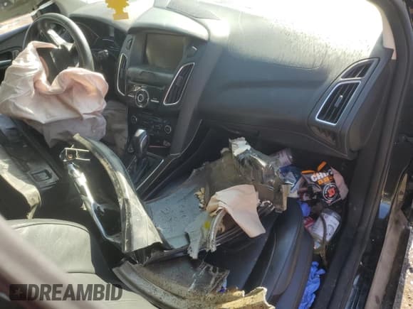 ✅ 2015 Ford Focus Titanium • VIN: 1FADP3N2XFL230263 • Lot: 86443185. Wystawiony na Copart z przebiegiem Nie podano. Bezpłatny archiwum sprzedaży aukcyjnych z USA i szczegółowy raport historii pojazdu na DreamBid. Zdjęcie 8.