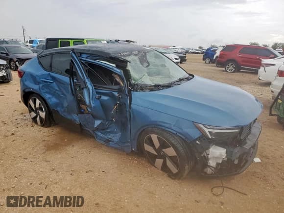 ✅ 2022 Volvo C40 Ultimate • VIN: YV4ED3GB5N2004153 • Лот: 63116185. Опубликован ранее на Copart с пробегом Не указан. Бесплатный доступ к архиву аукционных продаж из США и подробный отчёт об истории автомобиля на DreamBid. Изображение 4.