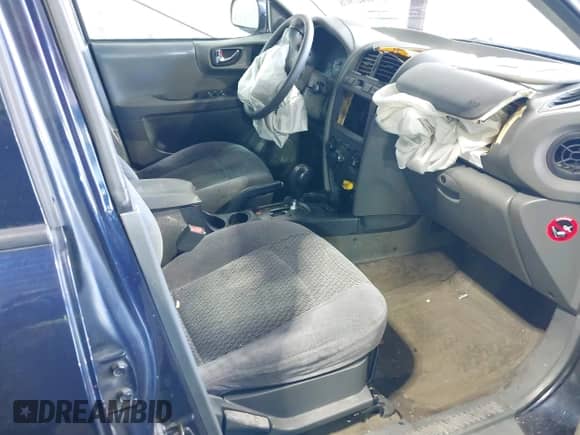 2004 Hyundai Santa Fe с VIN KM8SB12B04U632711, выставлен на аукционе IAAI как лот 41427978 с пробегом Не указан миль и . История ставок и продаж доступна на DreamBid. Изображение 5.