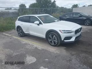✅ 2025 Volvo V60 Plus • VIN: YV4L12WK4S2149840 • Лот: 43431735. Опубликован ранее на IAAI с пробегом 468 миль. Бесплатный доступ к архиву аукционных продаж из США и подробный отчёт об истории автомобиля на DreamBid. Изображение 1.