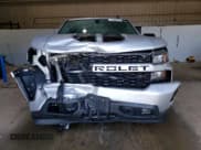 ✅ 2020 Chevrolet Silverado 1500 Custom • VIN: 1GCPYBEK1LZ346796 • Lot: 71002734. Wystawiony na Copart z przebiegiem 46 669 mil. Bezpłatny archiwum sprzedaży aukcyjnych z USA i szczegółowy raport historii pojazdu na DreamBid. Zdjęcie 5.