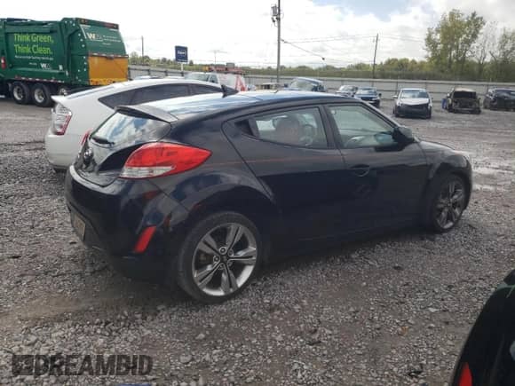 2012 Hyundai Veloster w/Red Int z VIN KMHTC6AD6CU026250, wystawiony jako Copart lot #73139464 z przebiegiem 215 374 mil mil oraz Czysty tytuł • Clean title. Historia ofert i sprzedaży dostępna na DreamBid. Obrazek 3.