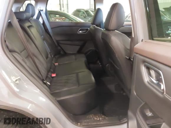 ✅ 2023 Nissan Rogue Platinum • VIN: JN8BT3DD0PW318839 • Lot: 41913984. Wystawiony na IAAI z przebiegiem 78 859 mil. Bezpłatny archiwum sprzedaży aukcyjnych z USA i szczegółowy raport historii pojazdu na DreamBid. Zdjęcie 8.