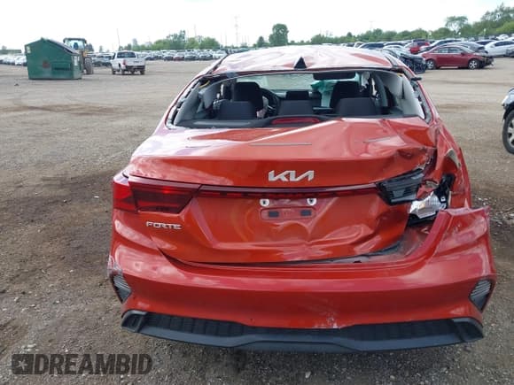 ✅ 2023 Kia Forte LX • VIN: 3KPF24AD4PE574261 • Lot: 42535461. Wystawiony na IAAI z przebiegiem 69 875 mil. Bezpłatny archiwum sprzedaży aukcyjnych z USA i szczegółowy raport historii pojazdu na DreamBid. Zdjęcie 15.