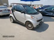 ✅ 2009 Smart fortwo Pure • VIN: WMEEJ31X39K315300 • Lot: 81029255. Wystawiony na Copart z przebiegiem 236 780 mil. Bezpłatny archiwum sprzedaży aukcyjnych z USA i szczegółowy raport historii pojazdu na DreamBid. Zdjęcie 4.
