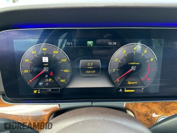 ✅ 2019 Mercedes-Benz E 450 • VIN: WDDZH6JB9KA591631 • Lot: 80671295. Wystawiony na Copart z przebiegiem 158 139 mil. Bezpłatny archiwum sprzedaży aukcyjnych z USA i szczegółowy raport historii pojazdu na DreamBid. Zdjęcie 8.