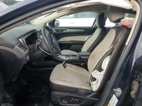 ✅ 2020 Ford Fusion SE • VIN: 3FA6P0HD5LR223156 • Lot: 81228575. Wystawiony na Copart z przebiegiem 78 695 mil. Bezpłatny archiwum sprzedaży aukcyjnych z USA i szczegółowy raport historii pojazdu na DreamBid. Zdjęcie 7.