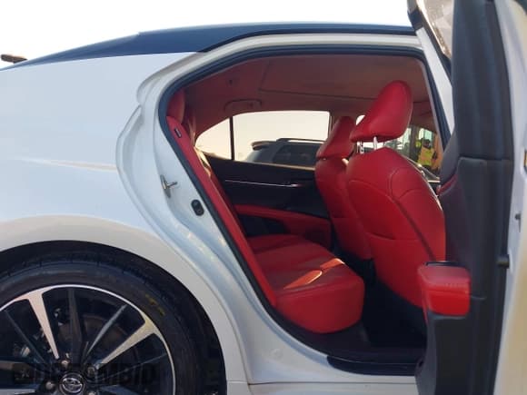 ✅ 2020 Toyota Camry XSE • VIN: 4T1K61AK8LU319250 • Lot: 43581971. Wystawiony na IAAI z przebiegiem 130 683 mil. Bezpłatny archiwum sprzedaży aukcyjnych z USA i szczegółowy raport historii pojazdu na DreamBid. Zdjęcie 8.