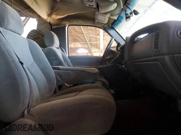 2004 Chevrolet Silverado 1500 LS z VIN 1GCEC14V54Z196818, wystawiony jako Copart lot #57126145 z przebiegiem Nie podano mil oraz Szkoda całkowita • Salvage title. Historia ofert i sprzedaży dostępna na DreamBid. Obrazek 10.