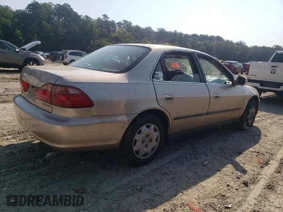 ✅ 2000 Honda Accord LX • VIN: 1HGCG6656YA067000 • Lot: 62090685. Listed on Copart with Not provided. Free auction sales archive from the USA and detailed vehicle history report at DreamBid. Image 3.